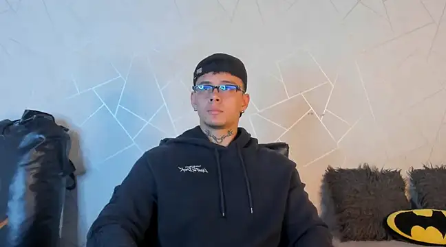 Snapshot of NoahhBrown chatting on 12.20.24 NoahhBrown online show from 12.20.24