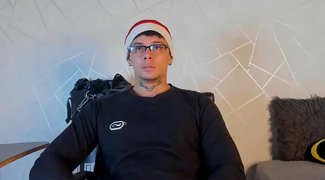Snapshot of NoahhBrown chatting on 12.24.24 NoahhBrown online show from 12.24.24