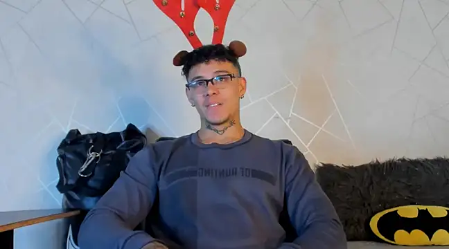 Snapshot of NoahhBrown chatting on 12.27.24 NoahhBrown online show from 12.27.24