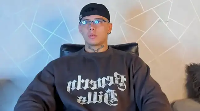 Snapshot of NoahhBrown chatting on 12.29.24 NoahhBrown online show from 12.29.24