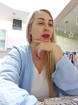 Snapshot of HotJanet chatting on 02.19.25 HotJanet online show from 02.19.25