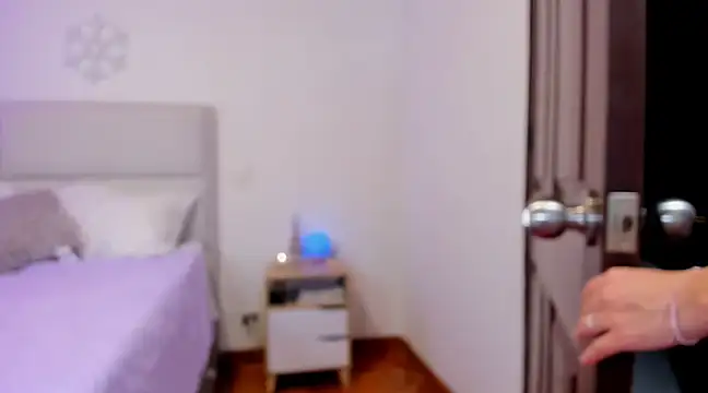 Snapshot of tierra_n chatting on 12.07.24 tierra n online show from 12.07.24