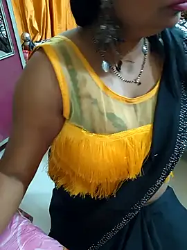 Snapshot of YR-SHIVANI chatting on 12.18.24 YR-SHIVANI online show from 12.18.24
