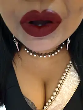 Snapshot of YR-SHIVANI chatting on 01.05.25 YR-SHIVANI online show from 01.05.25