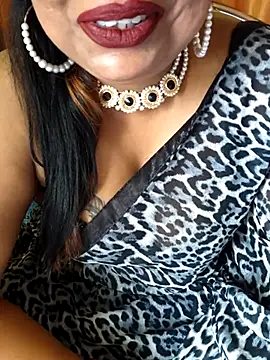Snapshot of YR-SHIVANI chatting on 03.17.25 YR-SHIVANI online show from 03.17.25