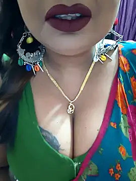 Snapshot of YR-SHIVANI chatting on 10.11.25 YR-SHIVANI online show from 10.11.25