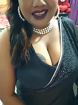 Snapshot of YR-SHIVANI chatting on 10.13.25 YR-SHIVANI online show from 10.13.25