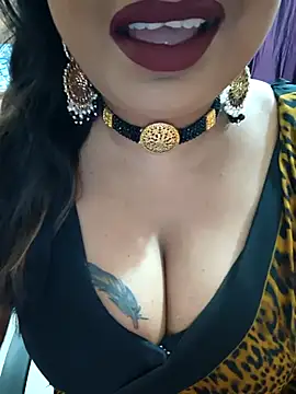 Snapshot of YR-SHIVANI chatting on 10.16.25 YR-SHIVANI online show from 10.16.25