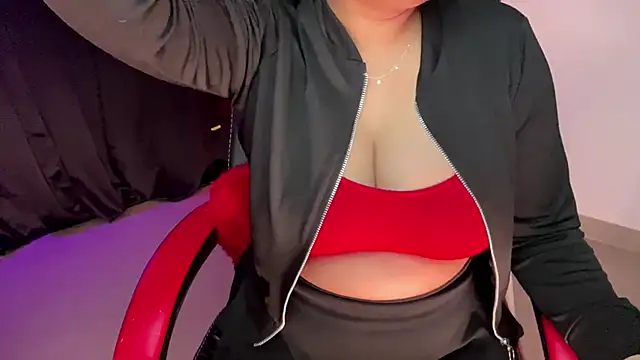 Snapshot of tigress_kashish chatting on 02.20.25 tigress kashish online show from 02.20.25