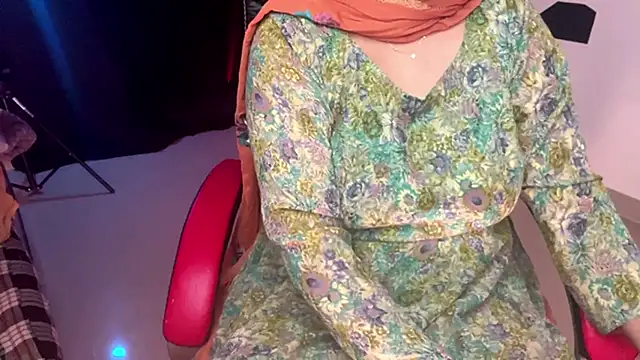 Snapshot of tigress_kashish chatting on 02.28.25 tigress kashish online show from 02.28.25