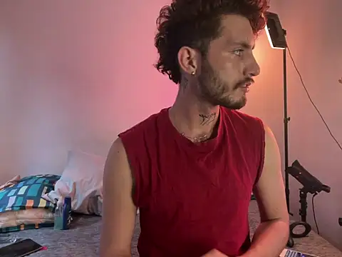 Snapshot of axel_giracr chatting on 12.20.24 axel giracr online show from 12.20.24