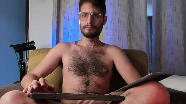 Snapshot of axel_giracr chatting on 02.08.25 axel giracr online show from 02.08.25