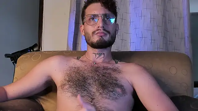 Snapshot of axel_giracr chatting on 03.05.25 axel giracr online show from 03.05.25