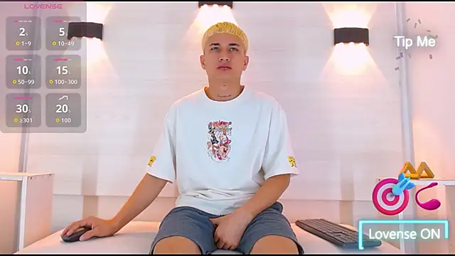 Snapshot of jeic_18 chatting on 09.22.25 jeic 18 online show from 09.22.25