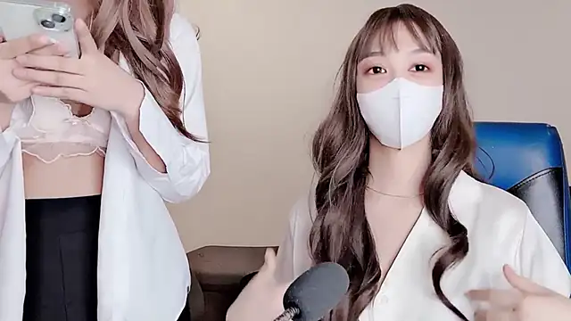 Snapshot of Mono-Stewardesss chatting on 12.27.24 Mono-Stewardesss online show from 12.27.24