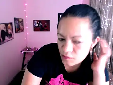 Snapshot of Cristal_w chatting on 01.21.25 Cristal w online show from 01.21.25