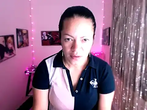 Snapshot of Cristal_w chatting on 01.27.25 Cristal w online show from 01.27.25