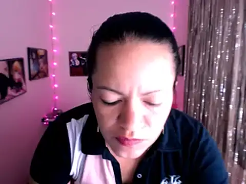 Snapshot of Cristal_w chatting on 01.27.25 Cristal w online show from 01.27.25