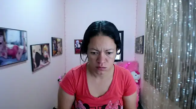 Snapshot of Cristal_w chatting on 02.14.25 Cristal w online show from 02.14.25