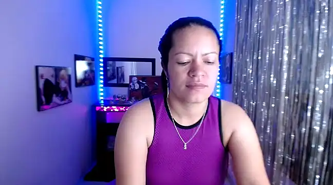 Snapshot of Cristal_w chatting on 03.14.25 Cristal w online show from 03.14.25