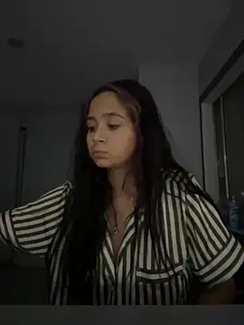 Snapshot of paopira chatting on 10.28.25 paopira online show from 10.28.25