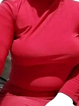 Snapshot of Elaa_Su chatting on 12.08.24 Elaa Su online show from 12.08.24