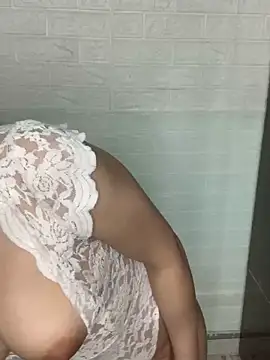 Snapshot of Linda-Mora chatting on 01.04.25 Linda-Mora online show from 01.04.25