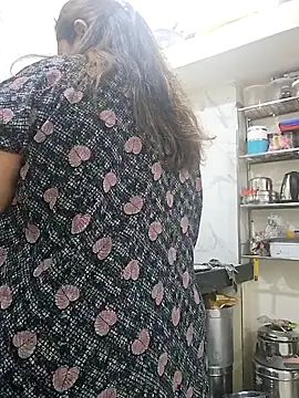 Ravina patil1 online show from 02.05.25