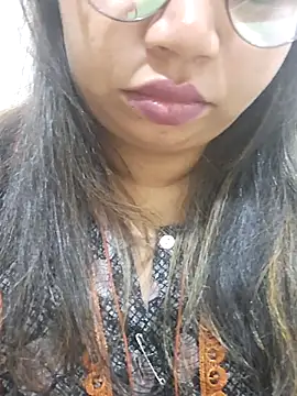 Ravina patil1 online show from 02.05.25