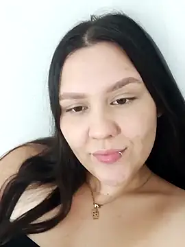 Snapshot of Ariakris chatting on 11.17.25 Ariakris online show from 11.17.25