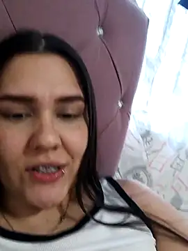 Snapshot of Ariakris chatting on 12.01.25 Ariakris online show from 12.01.25