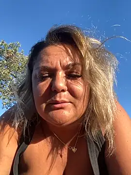 Snapshot of MikyVesela chatting on 09.23.25 MikyVesela online show from 09.23.25