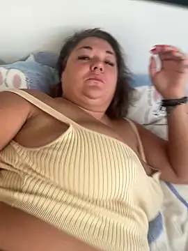 Snapshot of MikyVesela chatting on 10.14.25 MikyVesela online show from 10.14.25