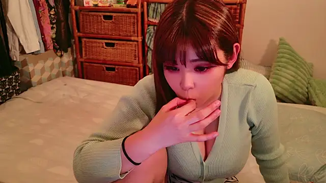 Snapshot of Megu_Melon chatting on 12.04.24 Megu Melon online show from 12.04.24