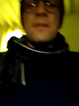 Snapshot of wedge75 chatting on 10.03.25 wedge75 online show from 10.03.25