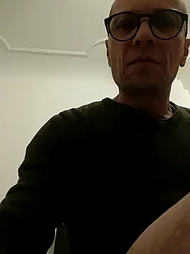 Snapshot of wedge75 chatting on 10.28.25 wedge75 online show from 10.28.25