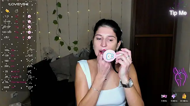 Alianna Solo Kisses online show from 01.25.25