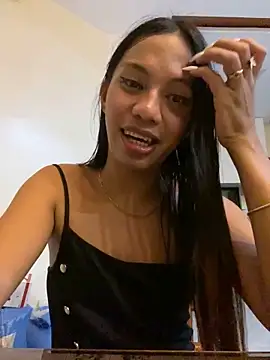 Snapshot of whiteladyboy chatting on 10.18.25 whiteladyboy online show from 10.18.25