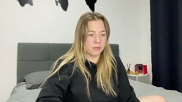 Embersweetbunny online show from 02.03.25