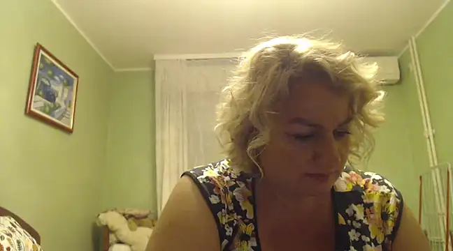 Snapshot of VirginiaNurse chatting on 12.29.24 VirginiaNurse online show from 12.29.24