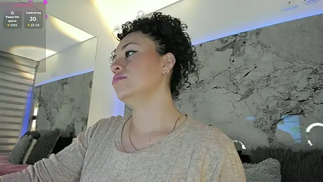 LIZ HOLMES online show from 09.24.25