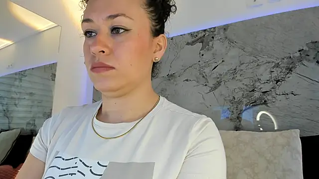 LIZ HOLMES online show from 11.21.25