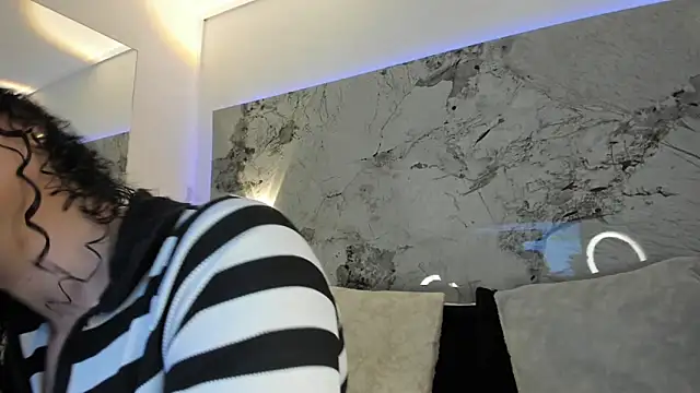 LIZ HOLMES online show from 12.01.25