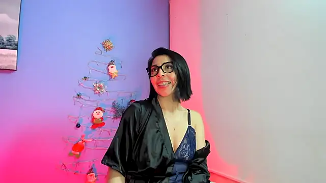 Snapshot of AdelleLennox_cg chatting on 12.14.24 AdelleLennox cg online show from 12.14.24