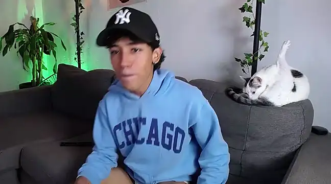 Snapshot of Ostin18hot chatting on 12.13.24 Ostin18hot online show from 12.13.24