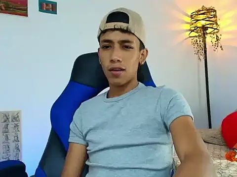 Snapshot of Ostin18hot chatting on 11.30.25 Ostin18hot online show from 11.30.25