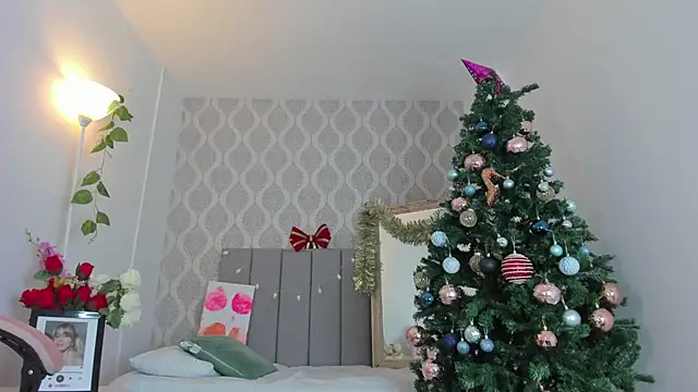 Snapshot of Adria_ross chatting on 12.28.24 Adria ross online show from 12.28.24