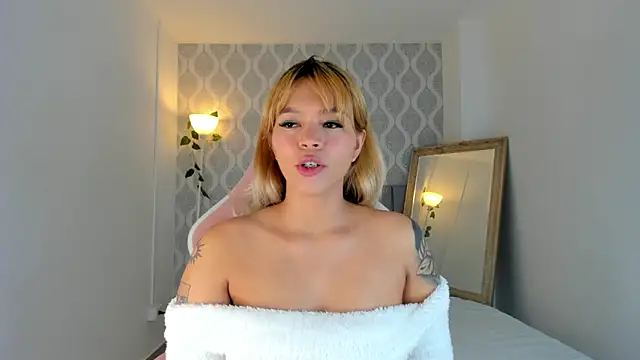 Snapshot of Adria_ross chatting on 01.17.25 Adria ross online show from 01.17.25