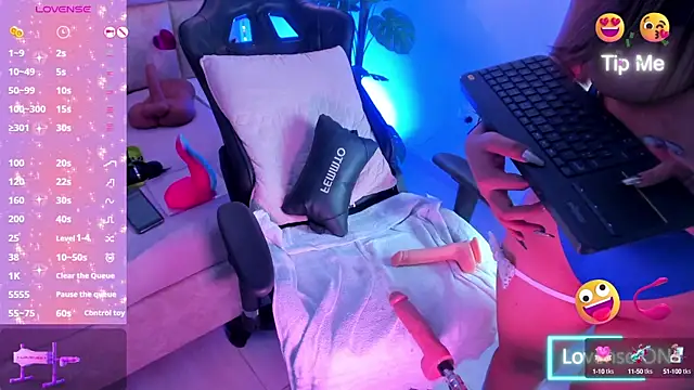 LiaaGenner online show from 02.21.25