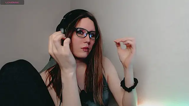 Snapshot of tracy_cooper chatting on 02.06.25 tracy cooper online show from 02.06.25